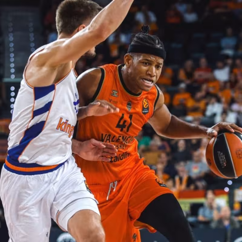 Rivero amplía su estancia en Valencia hasta fin de temporada