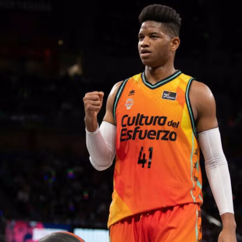 Rivero regresa a Valencia por un mes