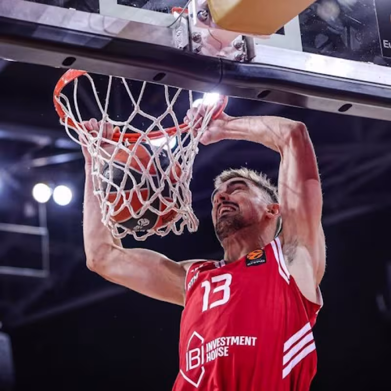 Satoransky se recupera tras aparatosa caída en Euroliga
