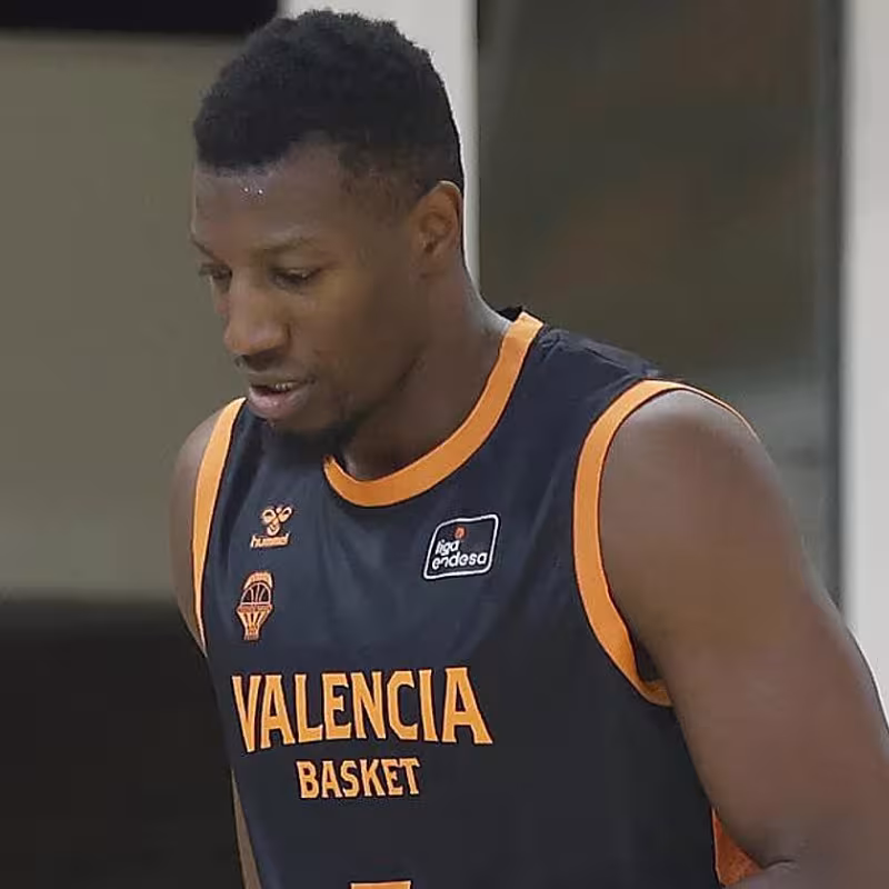 Unicaja busca reforzar la pintura con Sima