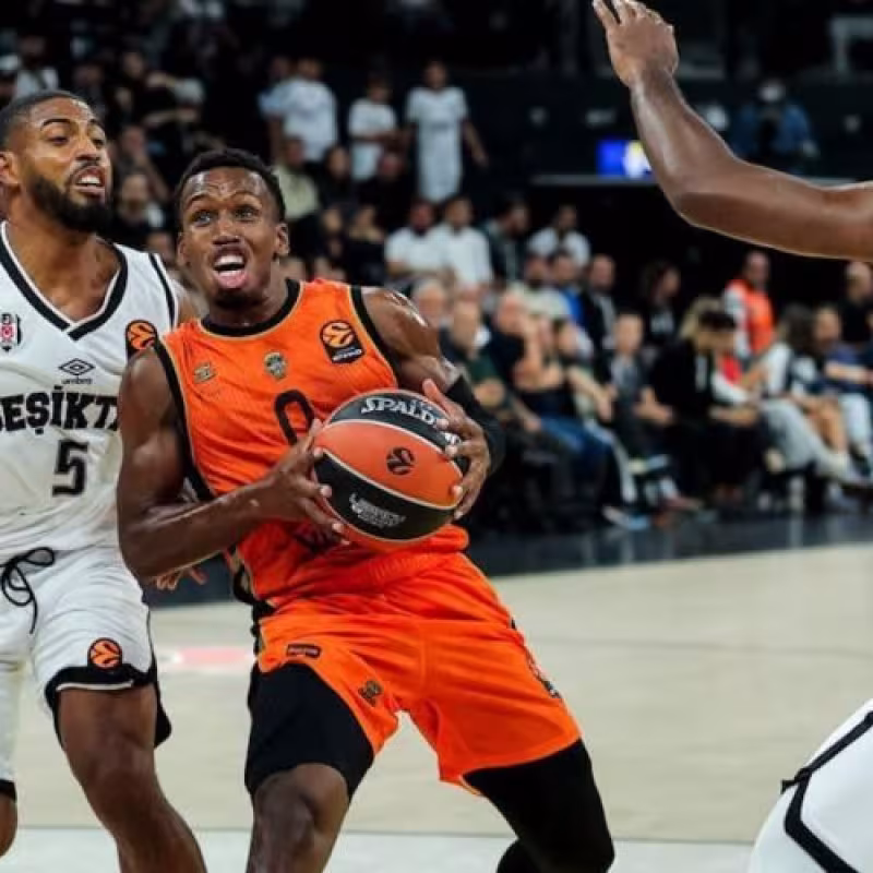 Valencia gana en Estambul con triple fallido del Besiktas