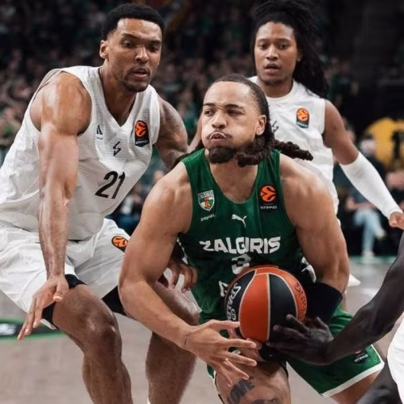 Zalgiris resurge, Fenerbahçe remonta en Atenas