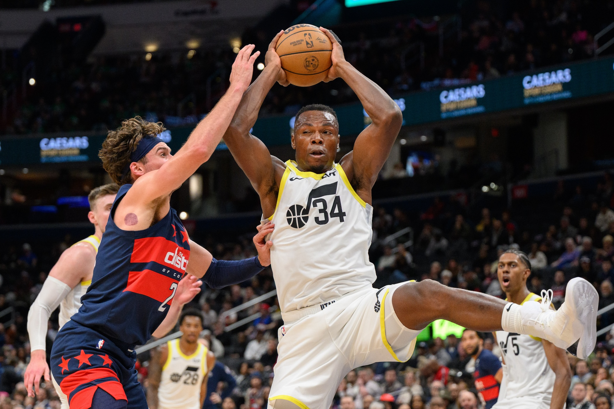 Oscar Tshiebwe debería salir de los Utah Jazz