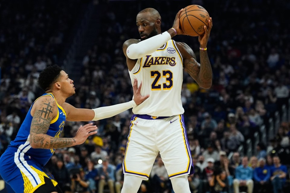 LeBron James podría salir de los Lakers este verano