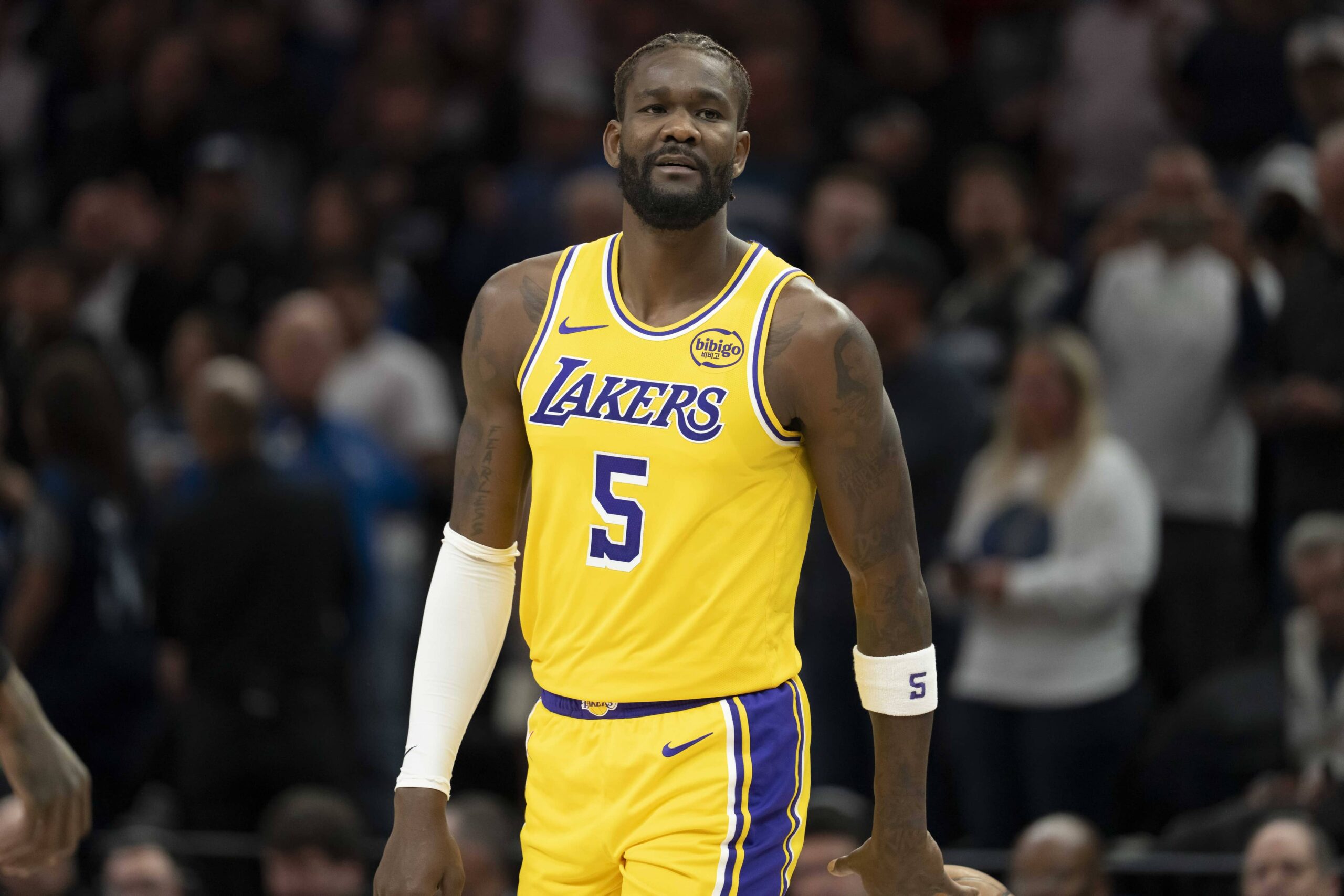 Deandre Ayton podría salir de Los Angeles Lakers