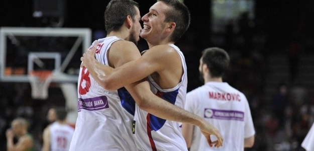 Bogdan Bogdanovic y Nemanja Bjelica con Serbia.
