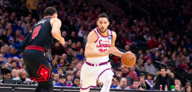 Ben Simmons, ante Zach LaVine, en un Sixers-Bulls.