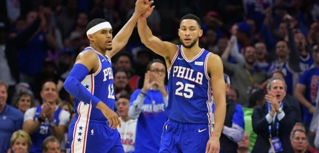 Ben Simmons y Tobias Harris, en un partido de Philadelphia 76ers.