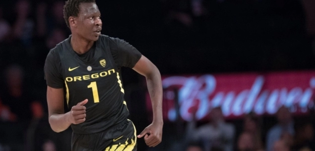 Bol Bol, jugador de la Universidad de Oregón e hijo de Manute Bol.