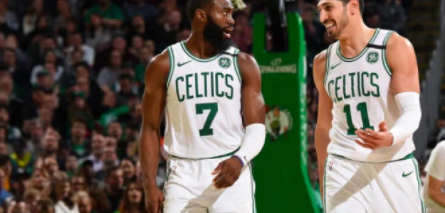 Kemba Walker y Enes Kanter, con la camiseta de Boston Celtics.