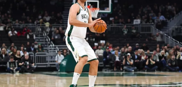 Brook López destrozó a los Raptors.