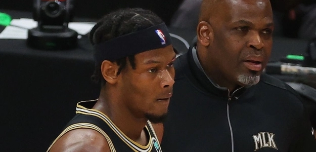 Cam Reddish y Nate McMillan, jugador y técnico de Atlanta Hawks.