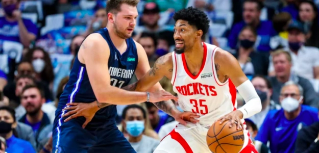 Christian Wood, nuevo jugador de Dallas Mavericks, junto a Luka Doncic.