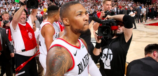 Damian Lillard, celebrando su victoria final.