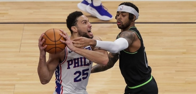 D'Angelo Russell vs. Ben Simmons en un Wolves-Sixers. 