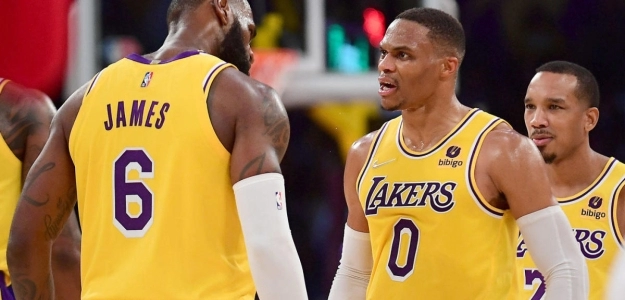 LeBron James, estrella de Los Angeles Lakers, junto a Russell Westbrook.