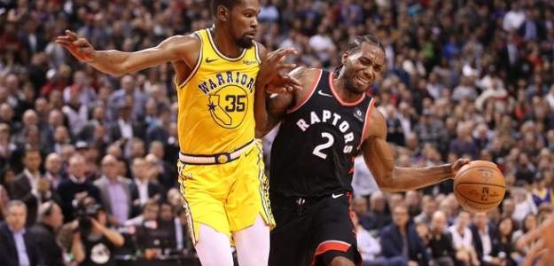 Kevin Durant y Kawhi Leonard | foto: getty images