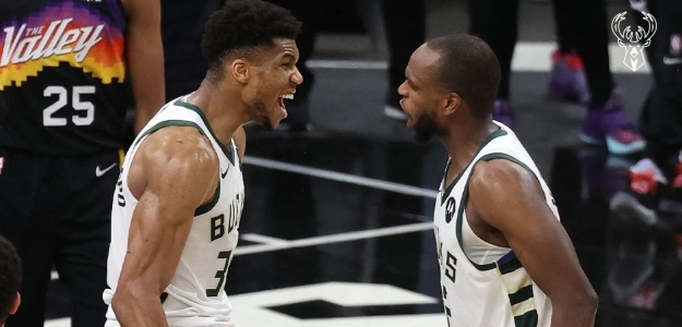 Giannis Antetokounmpo y Khris Middleton, jugadores de Milwaukee Bucks.