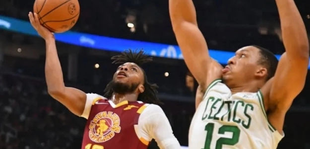 Grant Williams y Darius Garland en un partido de temporada regular.