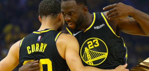 Draymond Green y Stephen Curry, jugadores de Golden State Warriors.
