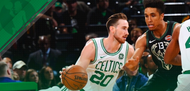 Gordon Hayward ataca la canasta rival.