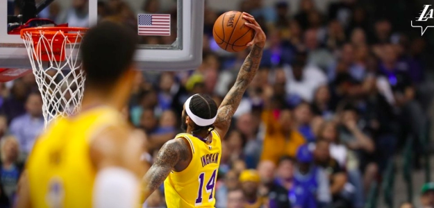 Brandon Ingram ataca el aro rival.