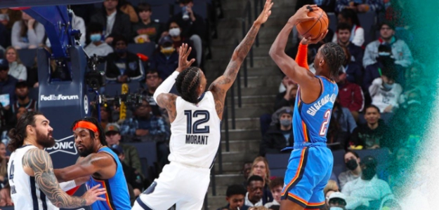 Ja Morant, estrella de Memphis Grizzlies, intentando taponar el tiro de un rival.