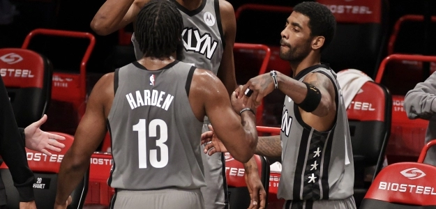 James Harden y Kyrie Irving, jugadores de Brooklyn Nets.