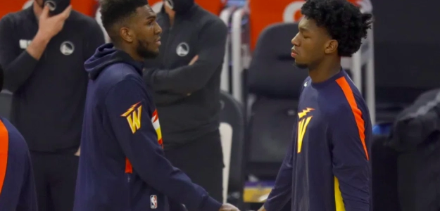 Kevon Looney y James Wiseman, pivots de Golden State Warriors.