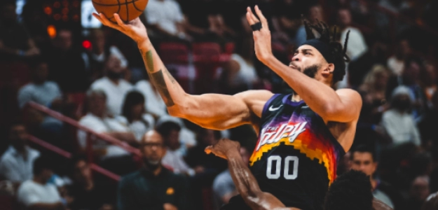 JaVale McGee, estrella de Phoenix Suns. 