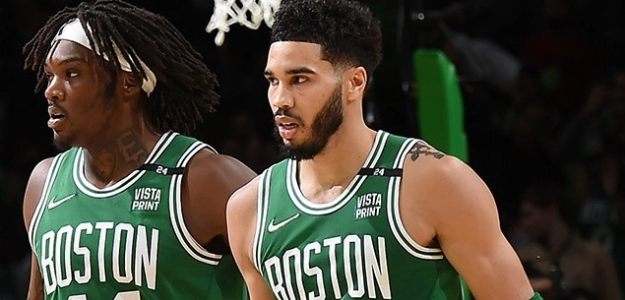 Jayson Tatum y Anthony Davis durante el partido de hoy.