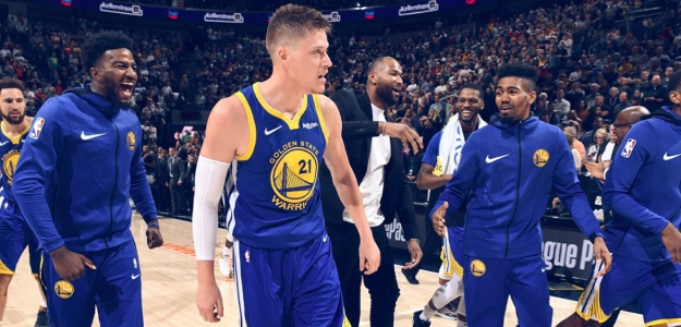 Jonas Jerebko metió la canasta decisiva del partido.