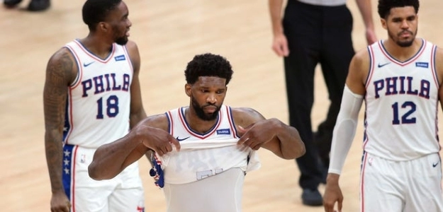 Joel Embiid, histórica actuación negativa y molestias en rodilla. Foto: gettyimages