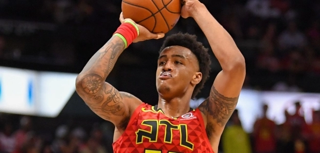John Collins en un partido con los Atlanta Hawks.