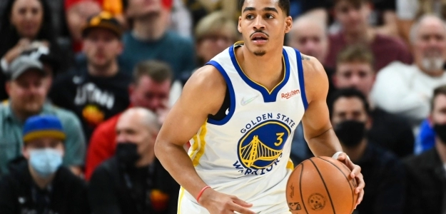 Jordan Poole y Draymond Green, jugadores de Golden State Warriors.