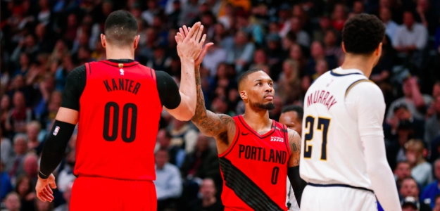 Lillard y Kanter celebran una canasta ante Murray.
