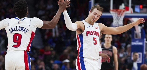 Luke Kennard y Langston Galloway, jugadores de Philadelphia 76ers.