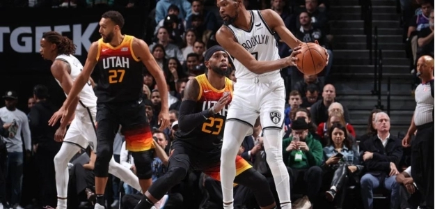 Kevin Durant, junto a Rudy Gobert, en un Jazz-Nets. 
