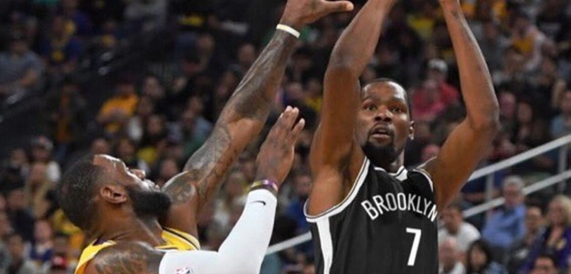 Kevin Durant y LeBron James, en un Lakers-Nets de la pasada temporada.