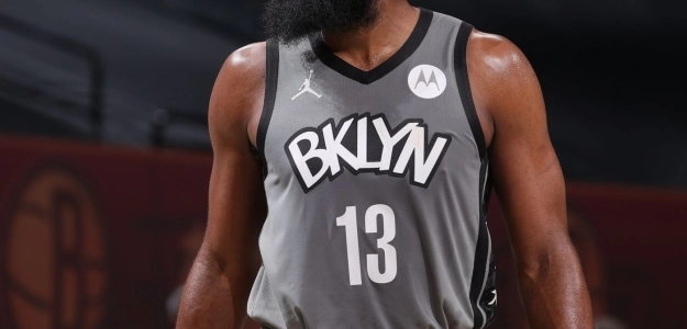 James Harden en un partido con los Brooklyn Nets.