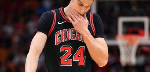 Lauri Markkanen, cabizbajo durante un encuentro con Chicago Bulls "Foto: Fansided"