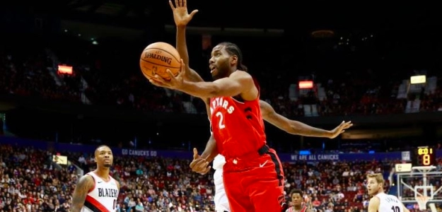 Leonard, atacando la canasta ante los Blazers.