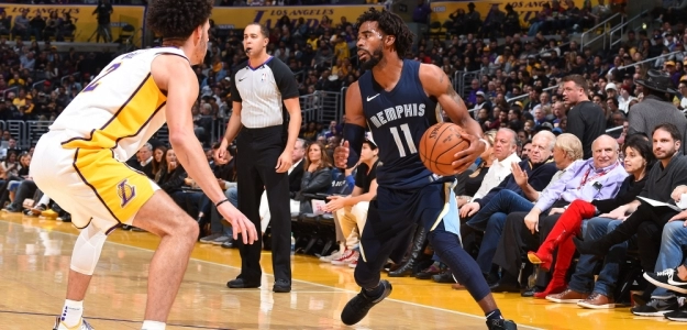 Lonzo y Conley frente a frente. Uno de los dos podría ir a Phoenix. Foto:thelonzowire