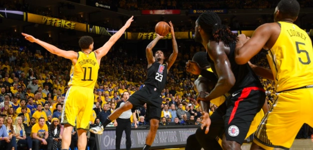 Brutal el partido de Lou Williams.