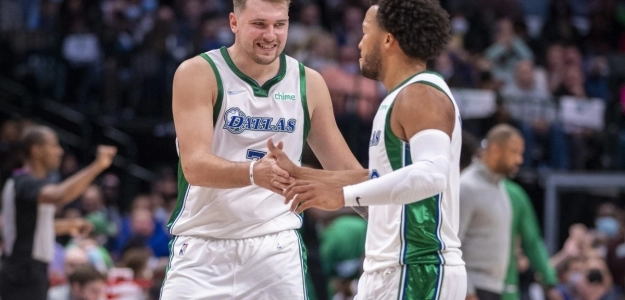 Luka Doncic y Jalen Brunson, estrellas de Dallas Mavericks. 
