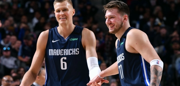 Luka Doncic y Kristaps Porzingis, jugadores de Dallas Mavericks.