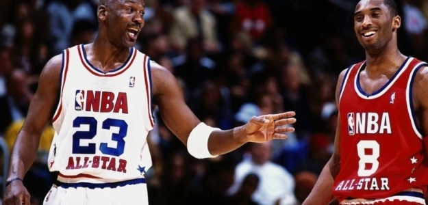 Michael Jordan y Kobe Bryant durante un All Star de la NBA.