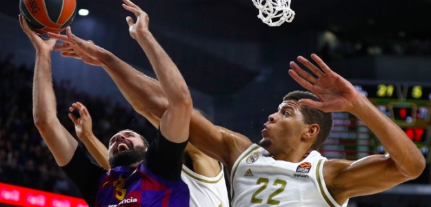 Tabares tapona una entrada a canasta de Mirotic.