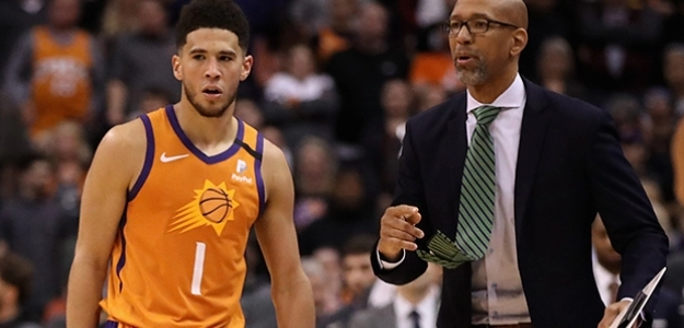 Monty Williams, junto a Devin Booker: entrenador y estrella de Phoenix Suns. 