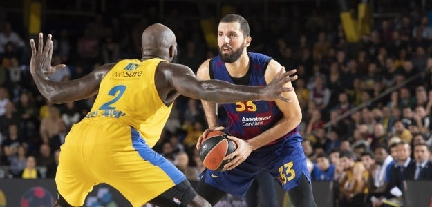 Nikola Mirotic, con la pelota en el FC Barcelona-Maccabi Tel Aviv.